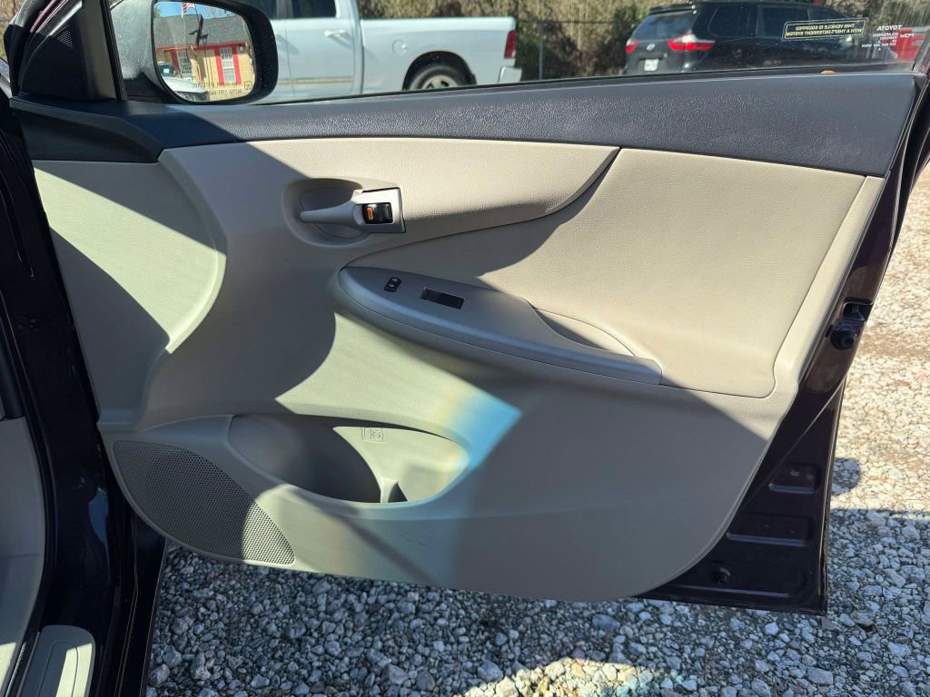 Used 2013 Toyota Corolla image 30