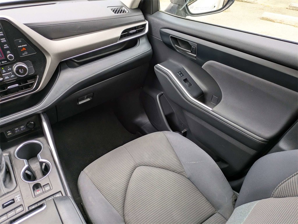 Used 2022 Toyota Highlander LE image 17
