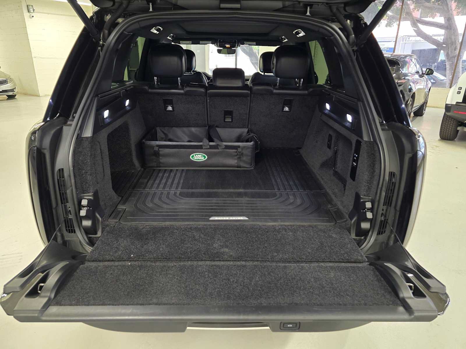 Used 2023 Land Rover Range Rover SE AWD/4WD image 13
