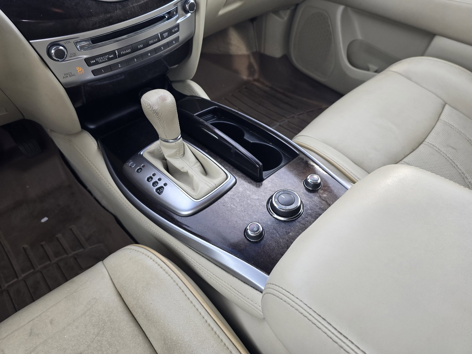Used 2013 INFINITI JX35 AWD w/ Premium Pkg image 12
