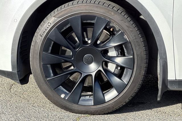 Used 2021 Tesla Model Y Long Range image 25