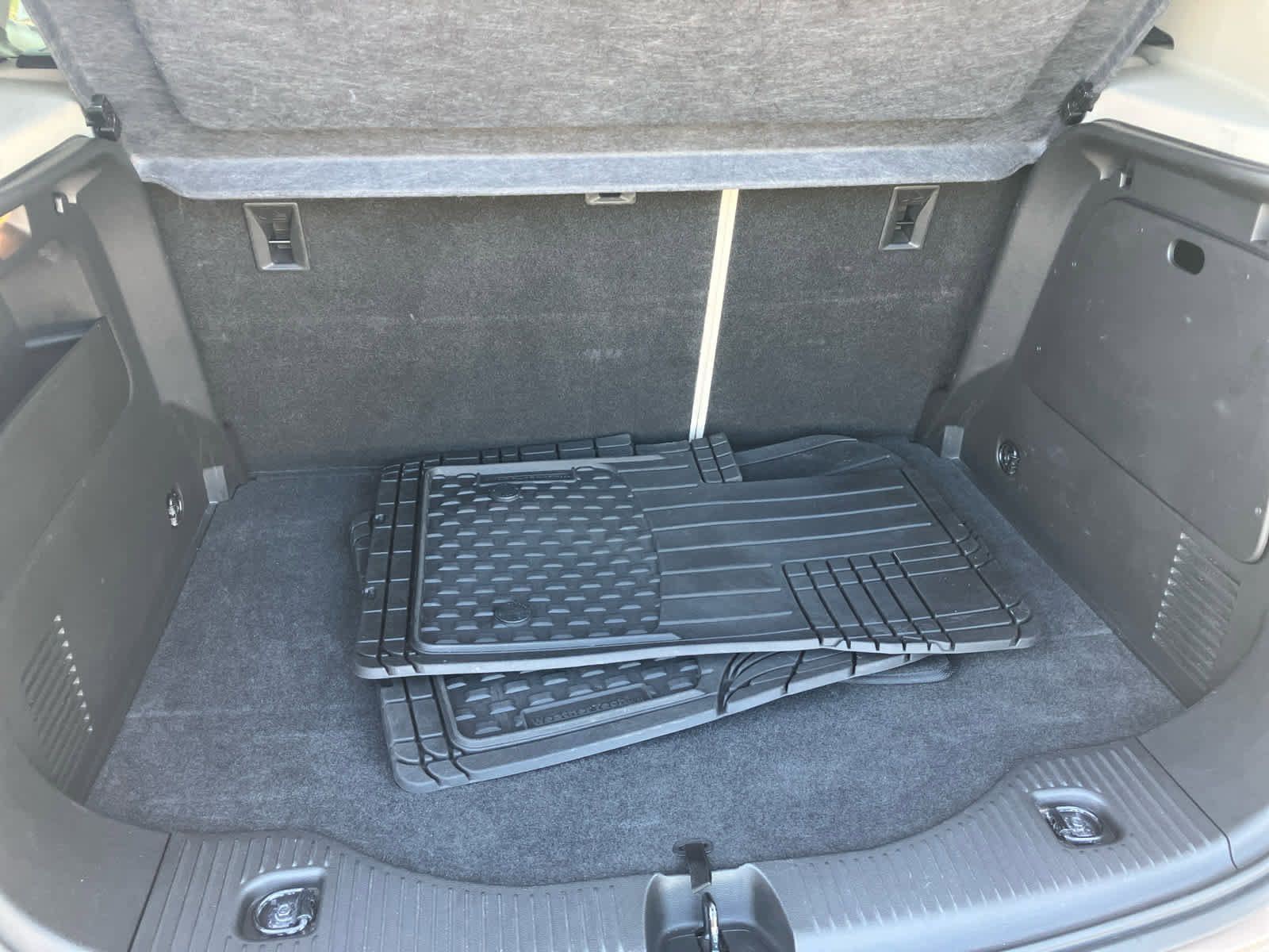 Used 2018 Buick Encore Essence w/ Experience Buick Package FWD image 8