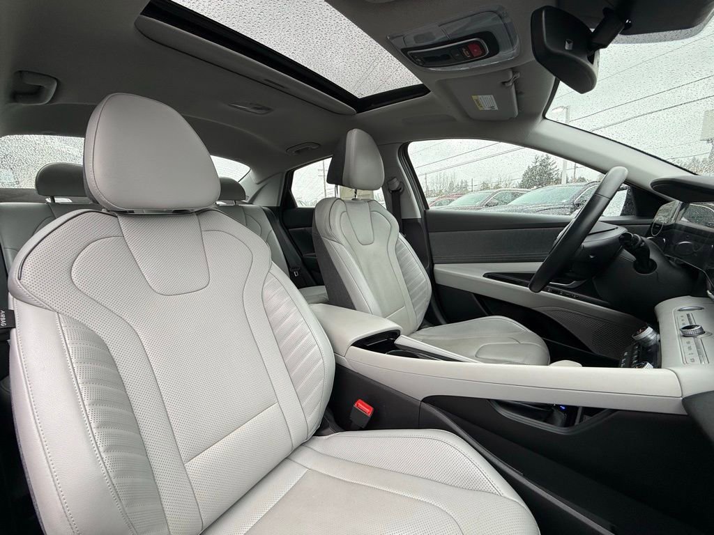 Used 2023 Hyundai Elantra Limited w/ Winter Weather Package image 19