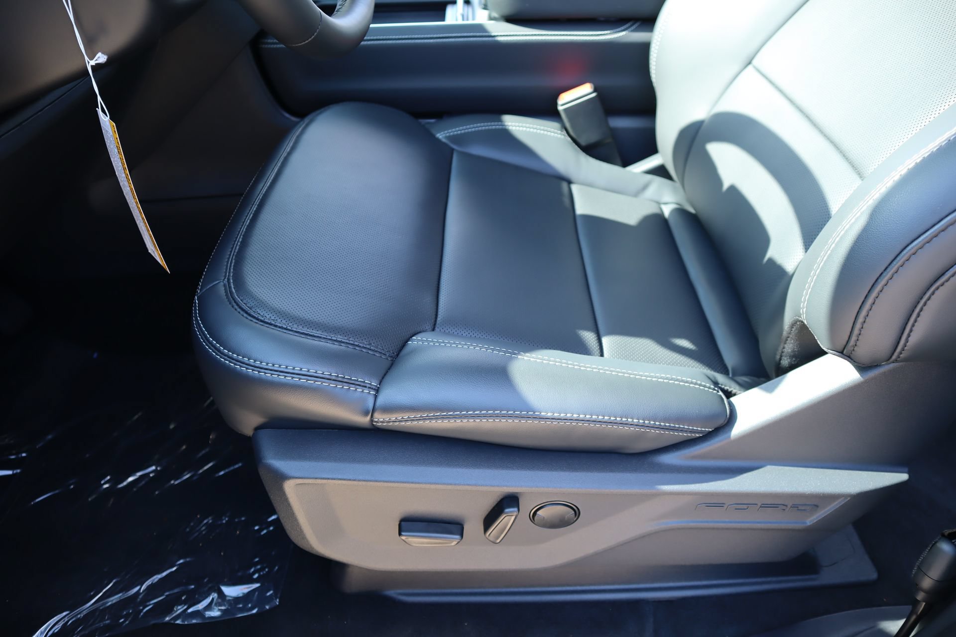 New 2027 Ford Expedition Platinum w/ Stealth Appearance Package AWD/4WD image 14