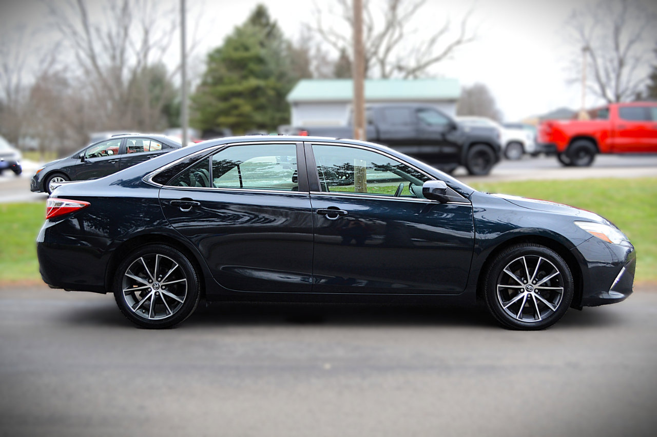 Used 2015 Toyota Camry XSE image 4