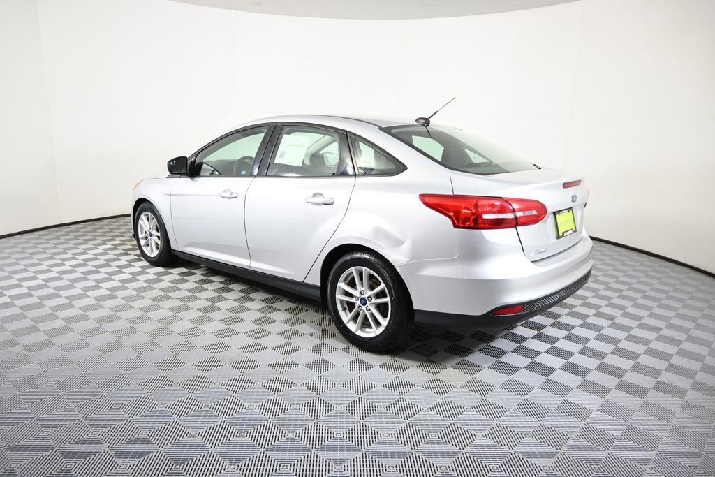 Used 2017 Ford Focus SE FWD image 4