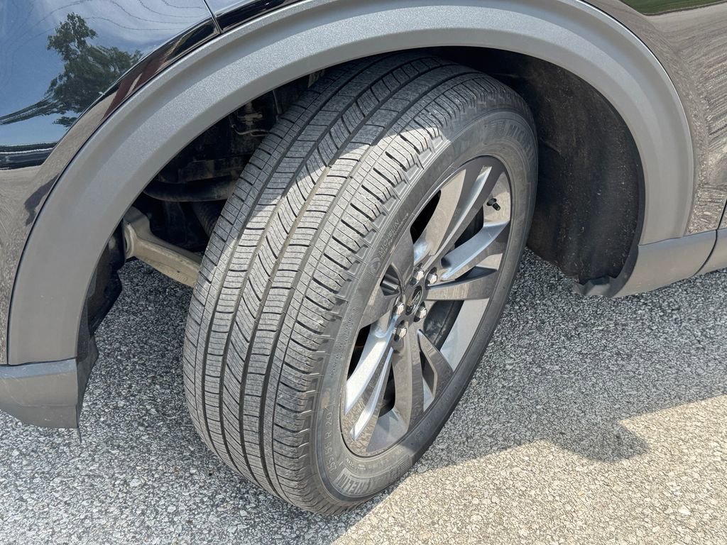 Used 2024 Ford Explorer XLT w/ Equipment Group 202A AWD/4WD image 43