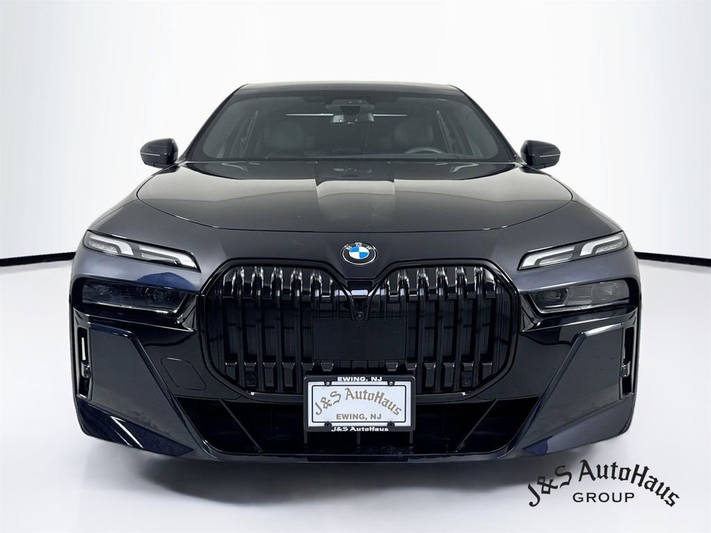 Used 2023 BMW 740i RWD image 2