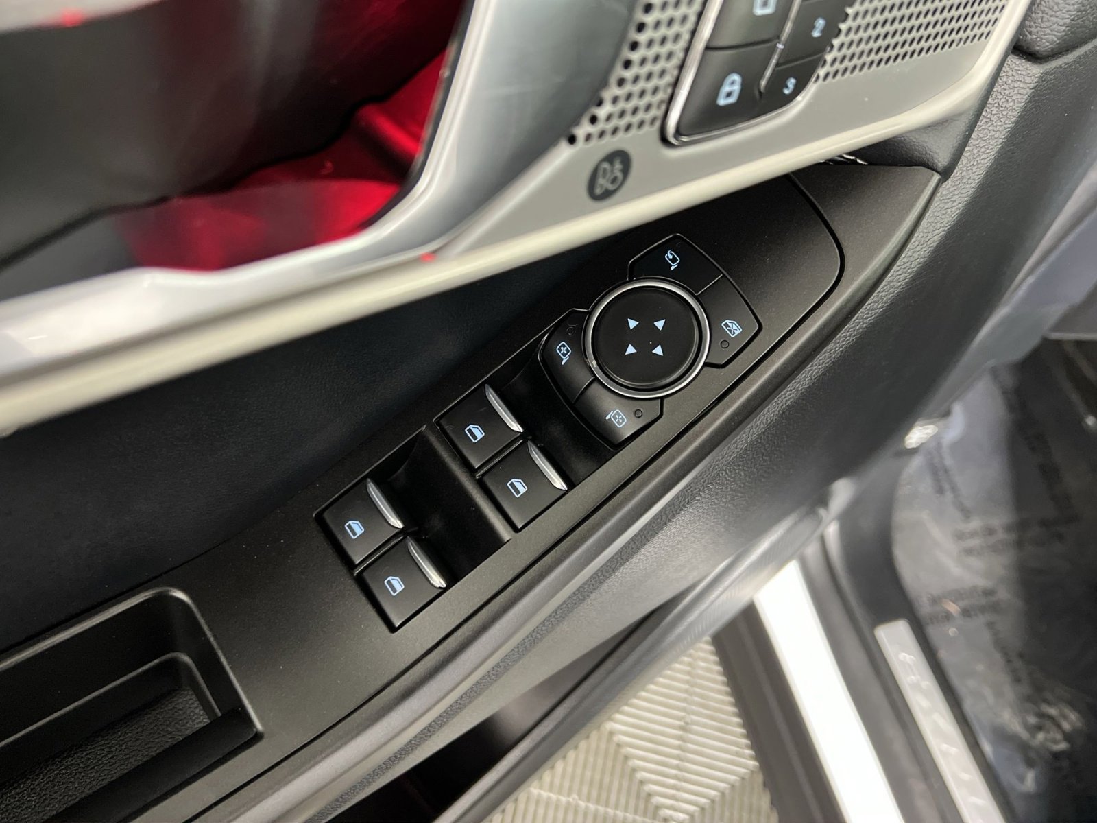 Used 2020 Ford Explorer Limited AWD/4WD image 15