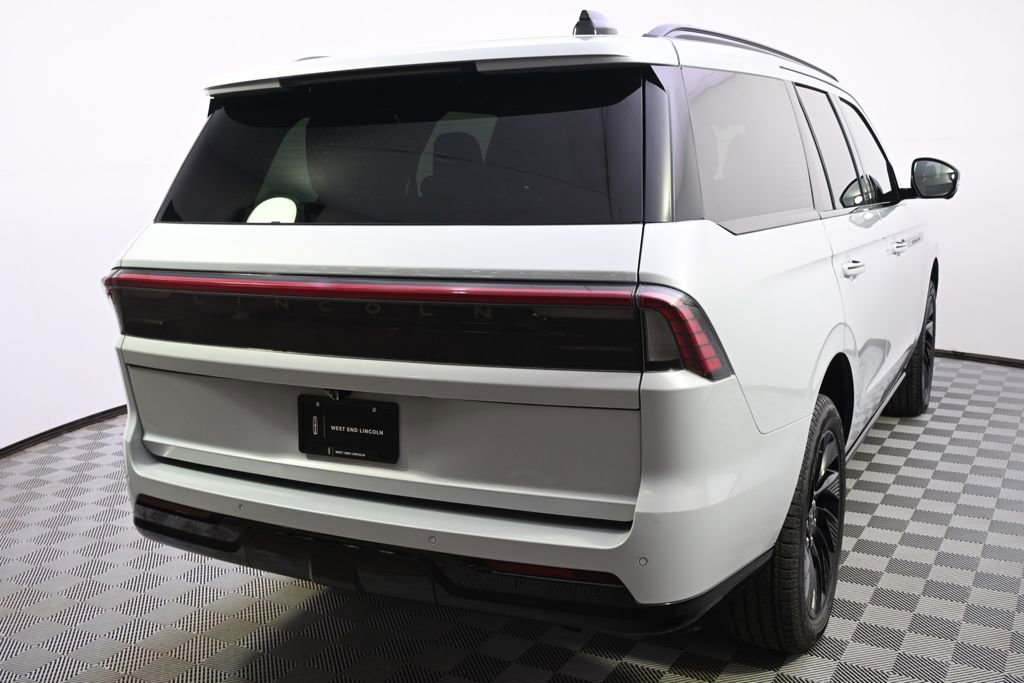 New 2025 Lincoln Navigator Reserve w/ Jet Appearance Package image 6