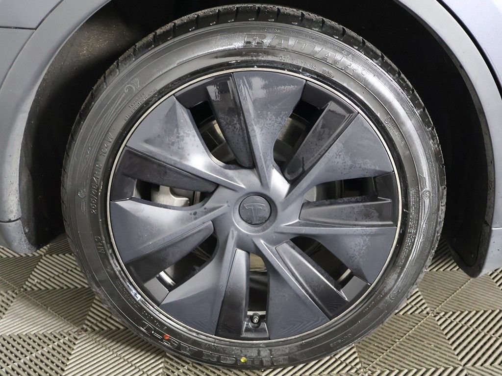 Used 2025 Tesla Model Y Long Range AWD/4WD image 24