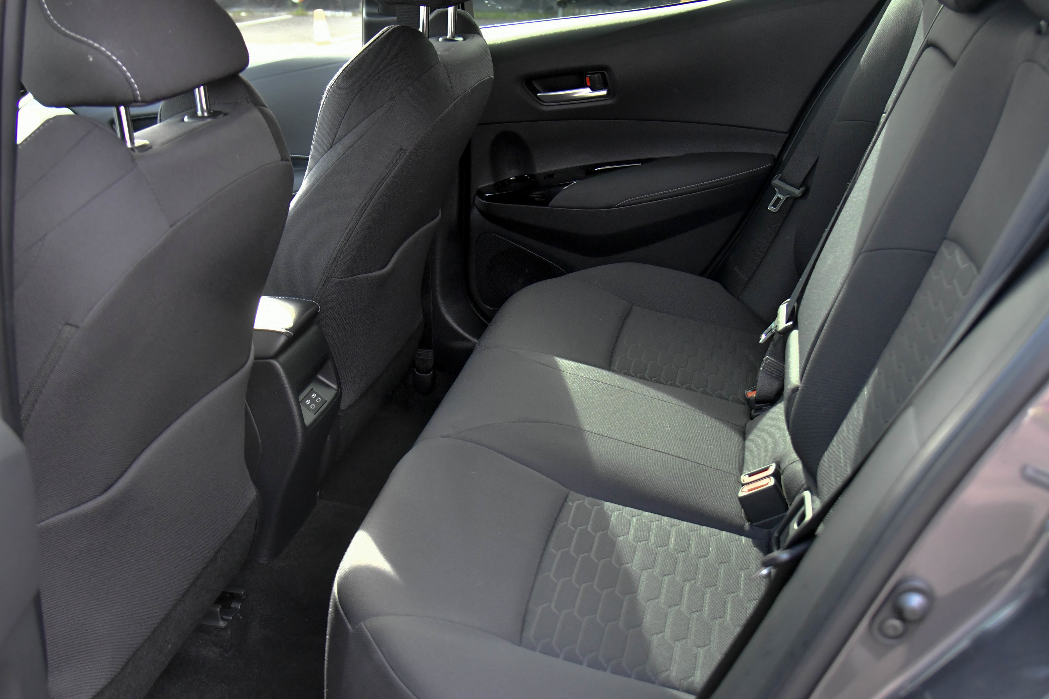 Used 2024 Toyota Corolla SE w/ SE Package image 38