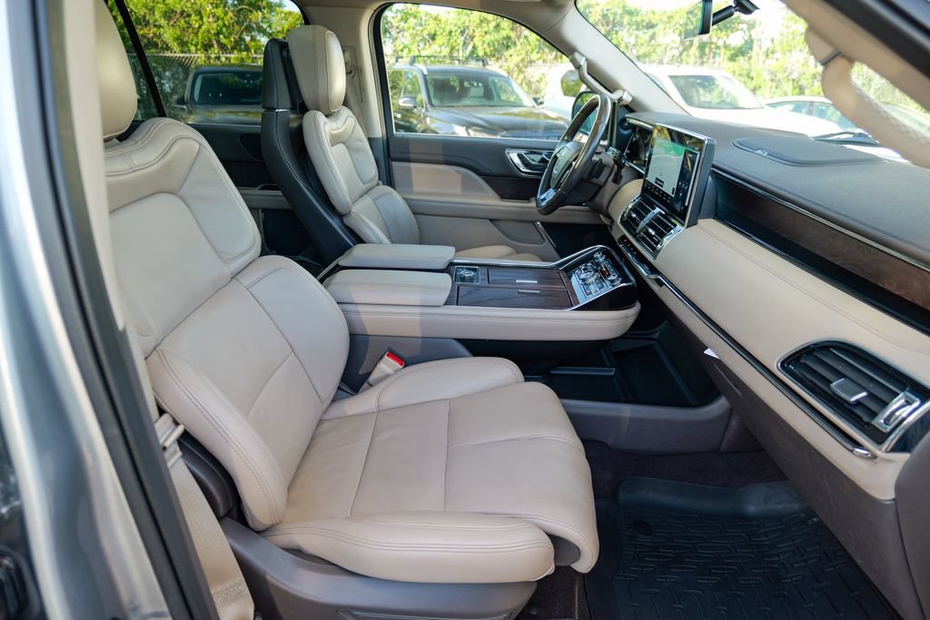 Used 2023 Lincoln Navigator L Reserve AWD/4WD image 38