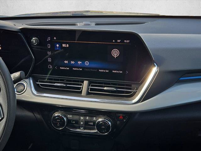 Used 2025 Chevrolet Trax LT FWD image 12