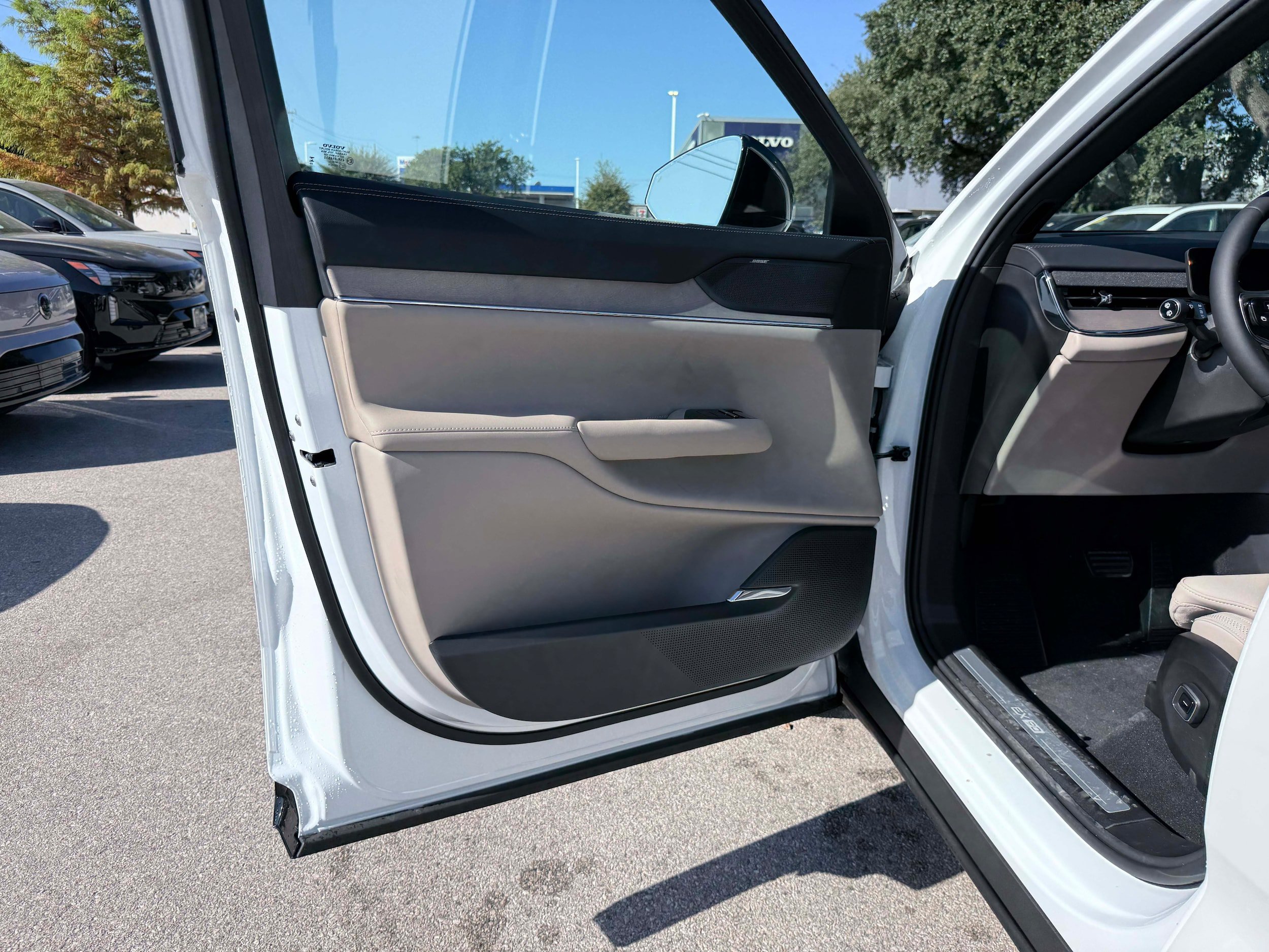 New 2026 Volvo EX90 Plus RWD image 9