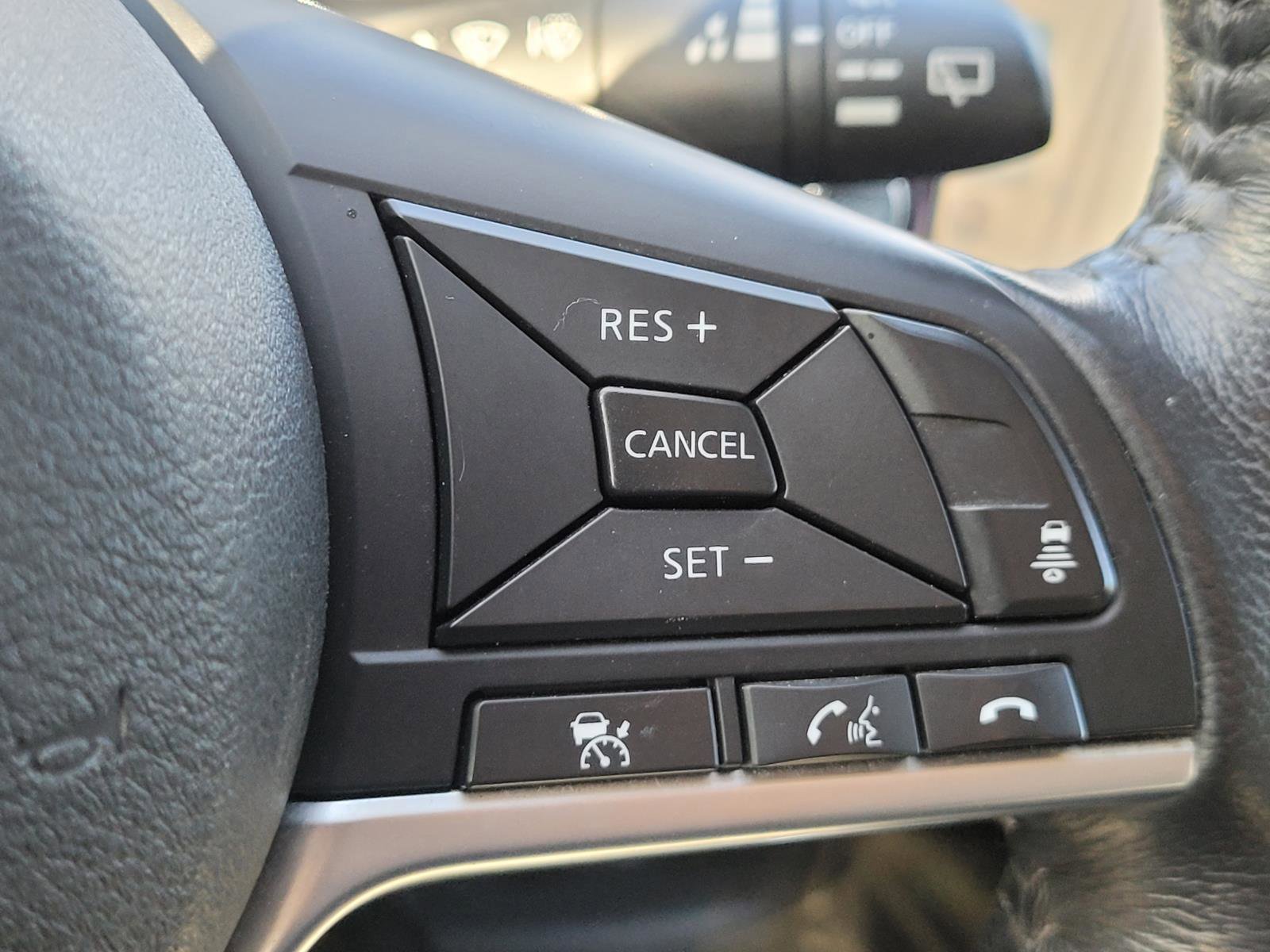 Used 2017 Nissan Rogue Sport SL w/ SL Premium Package image 8