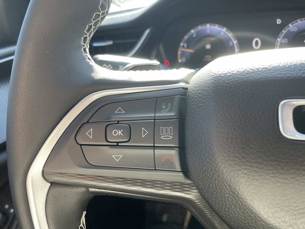 Used 2024 Jeep Grand Cherokee Altitude image 27