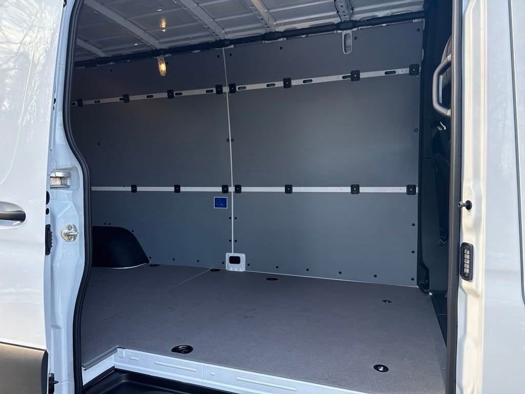 Used 2024 Mercedes-Benz Sprinter 3500 image 26
