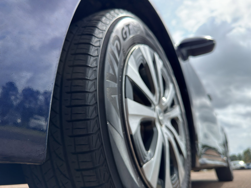 Used 2022 Toyota Corolla LE image 9