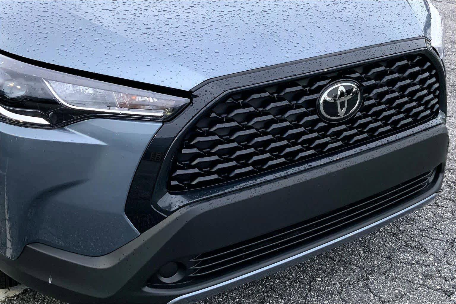 Used 2025 Toyota Corolla Cross LE FWD image 29