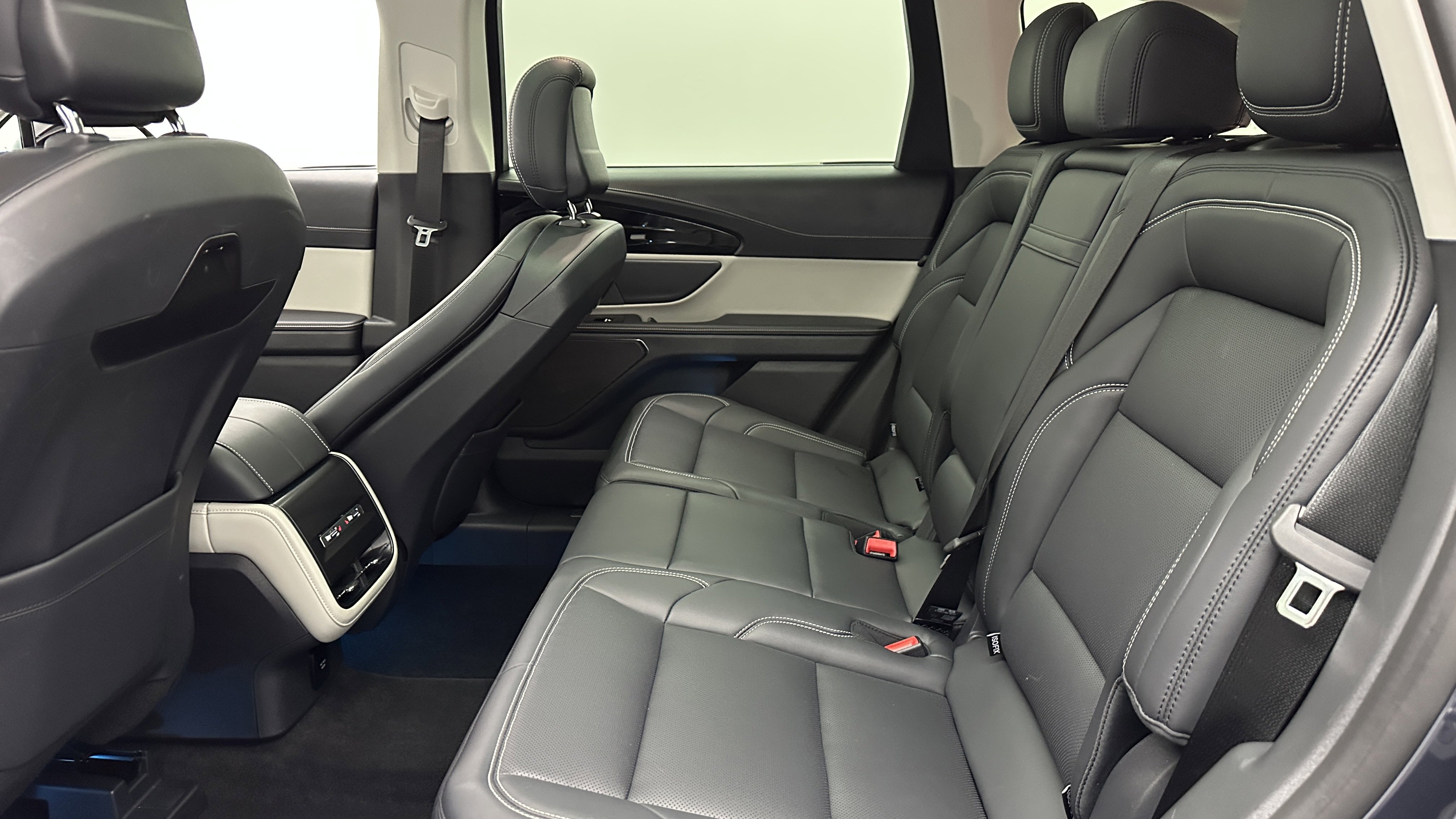 Used 2024 Lincoln Nautilus Premier w/ Equipment Group 102A image 31