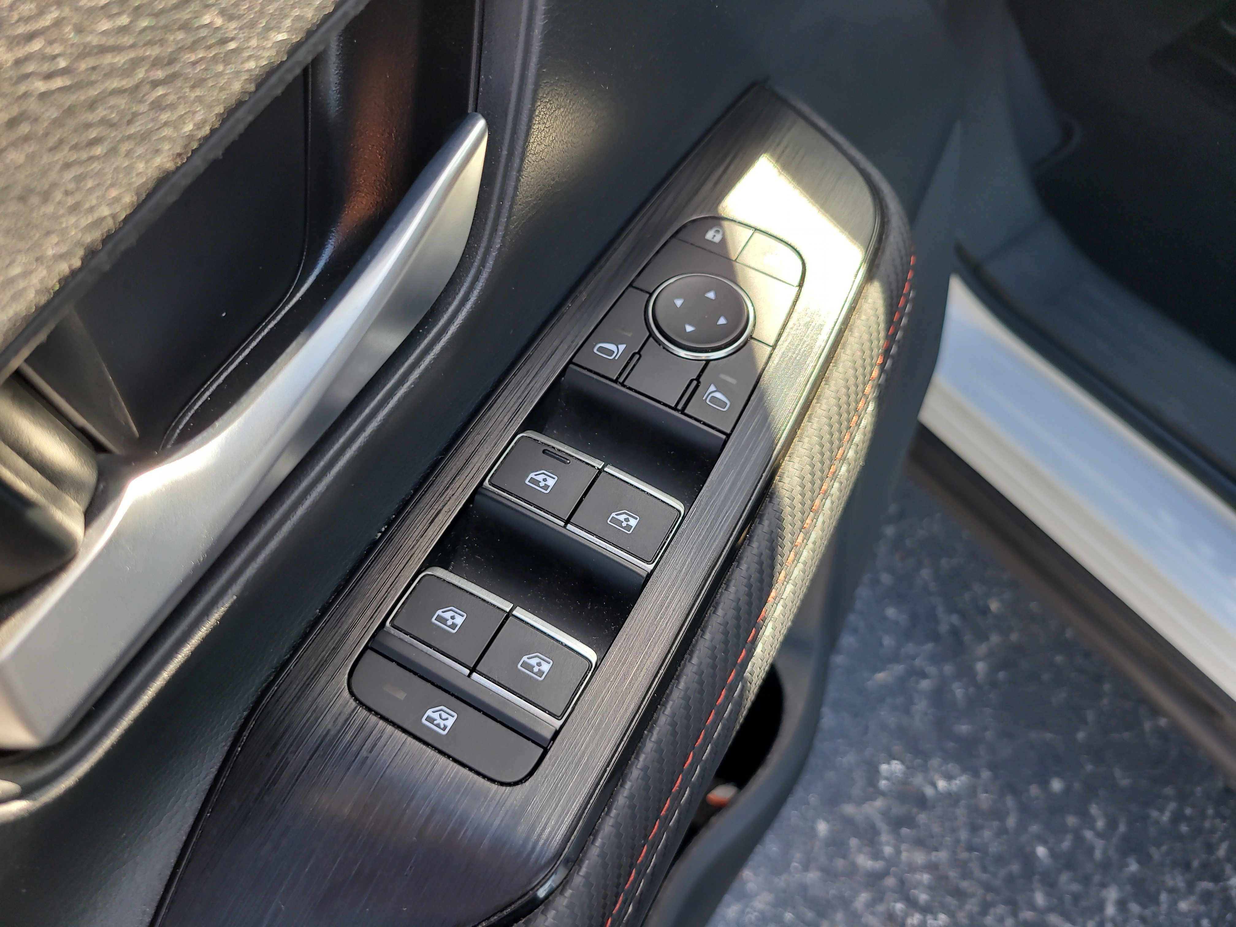 Used 2025 Nissan Kicks SR FWD image 14
