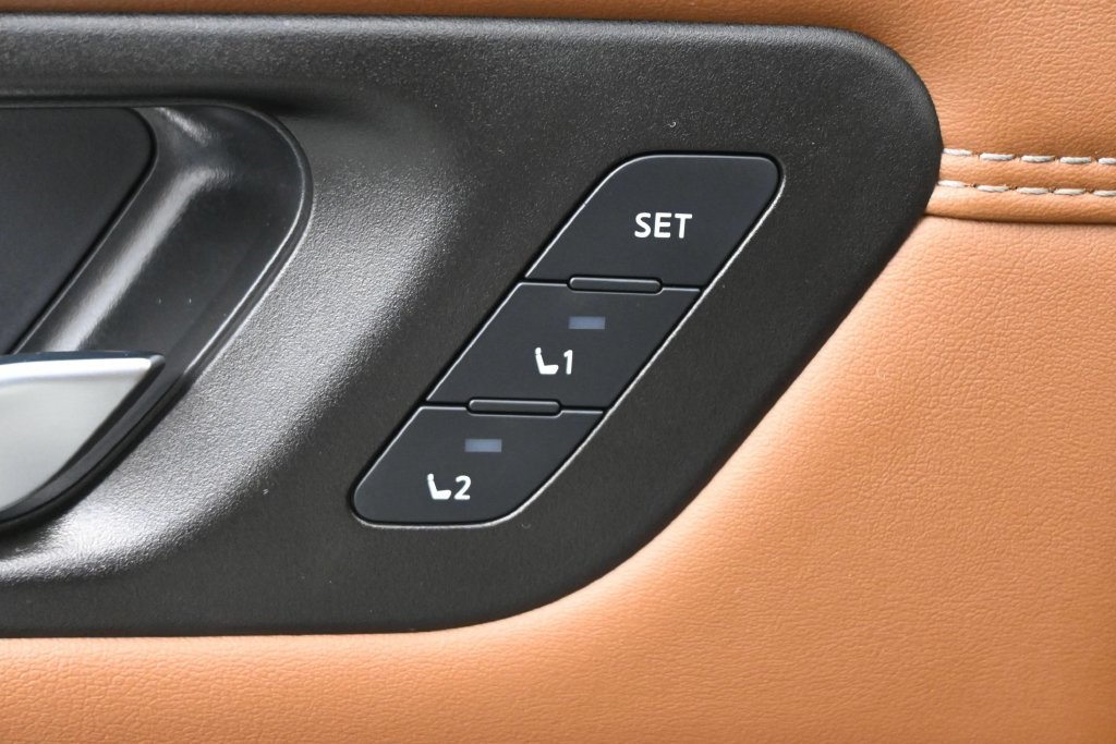 Used 2024 Nissan Pathfinder Platinum FWD image 5