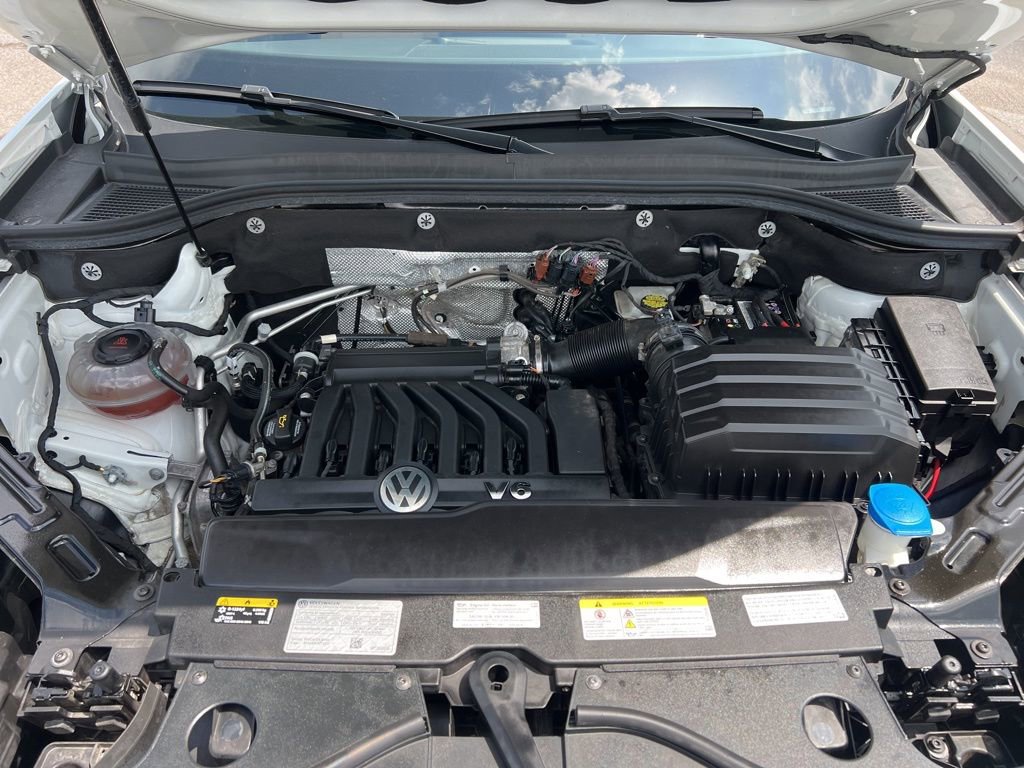 Certified 2022 Volkswagen Atlas Cross Sport SEL Premium R-Line AWD/4WD image 11