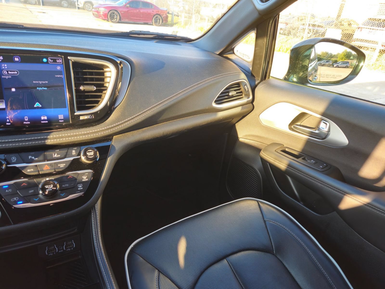 Used 2025 Chrysler Pacifica Limited FWD image 17