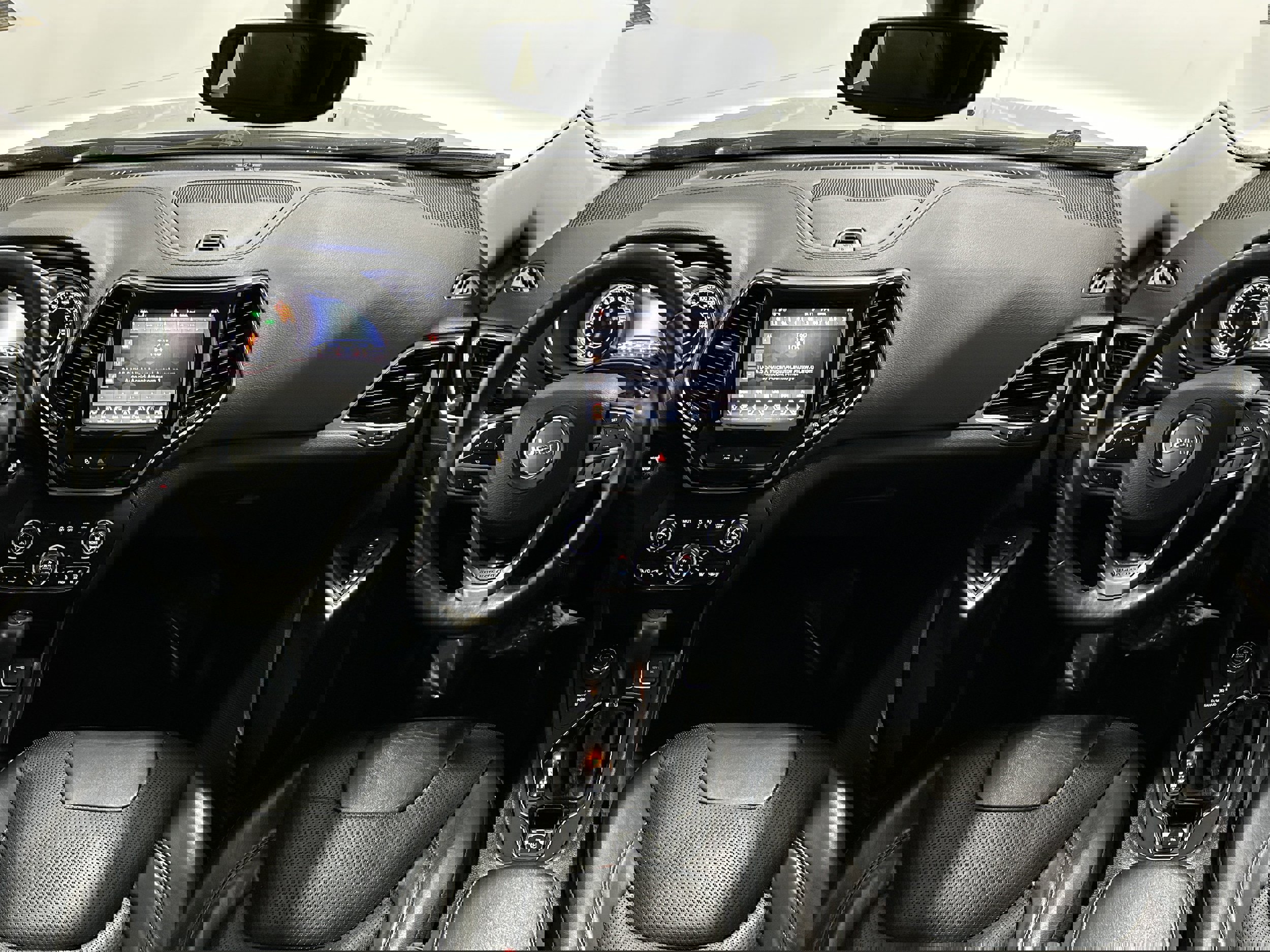 Used 2019 Jeep Cherokee Limited image 15