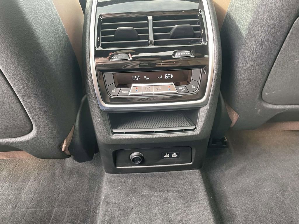 Used 2025 BMW X7 M60i w/ Executive Package image 15