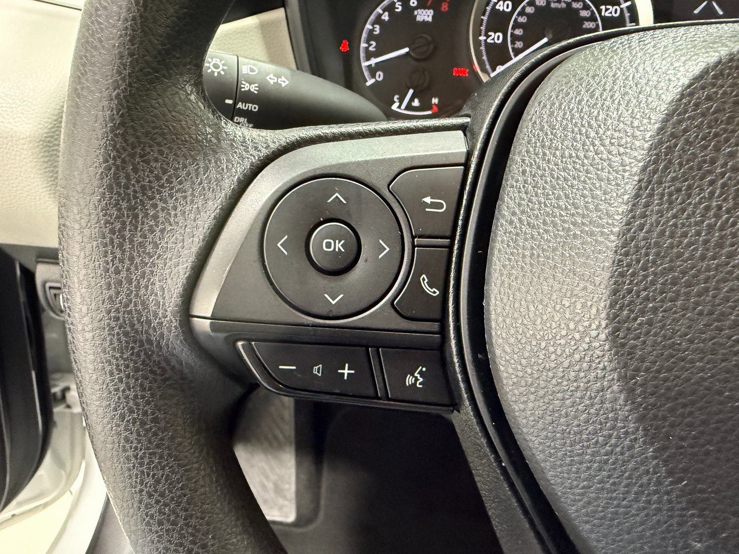 Used 2022 Toyota Corolla LE w/ Carpet Mat Package (TMS) image 26