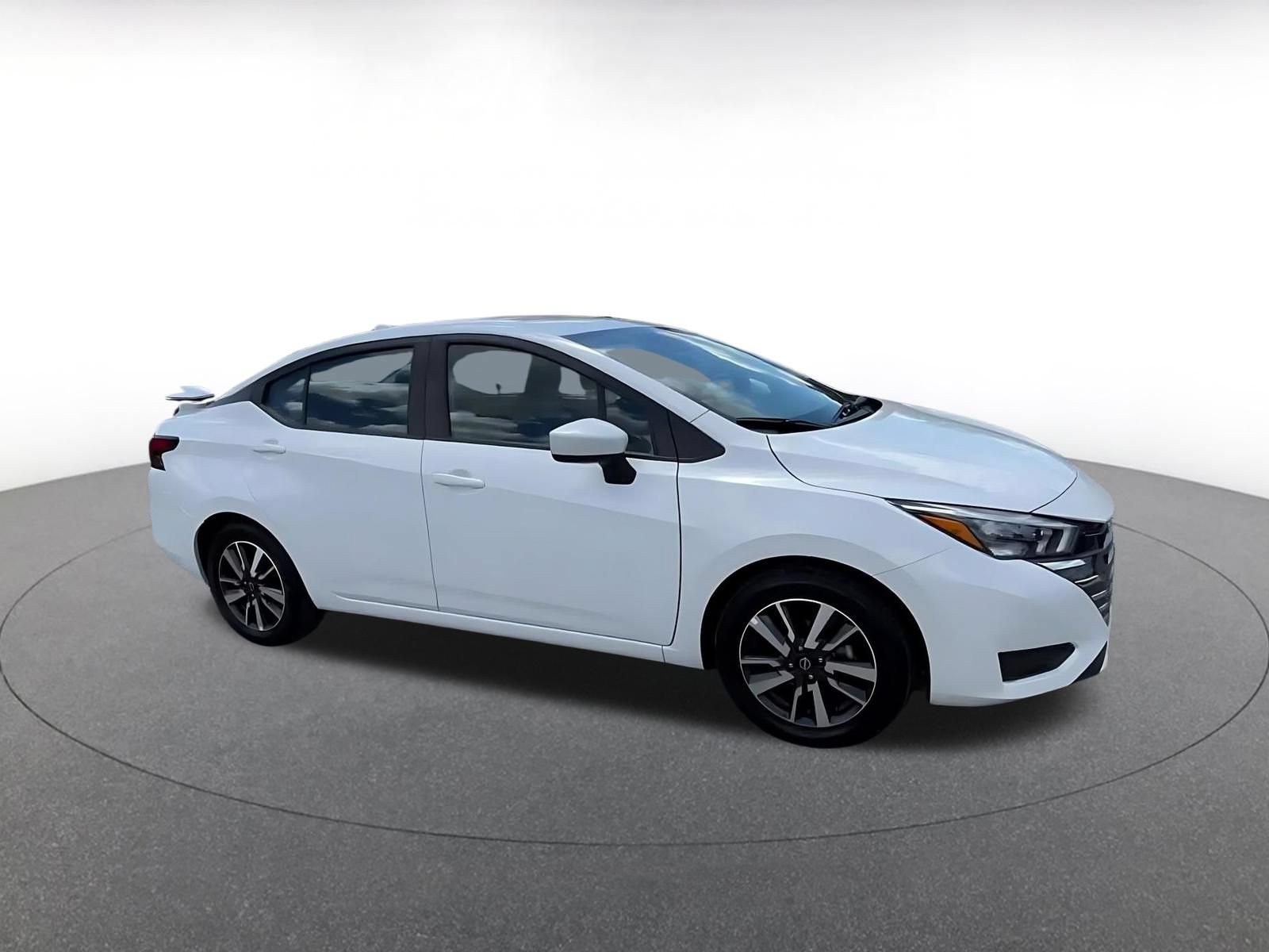 Used 2025 Nissan Versa SV FWD image 2