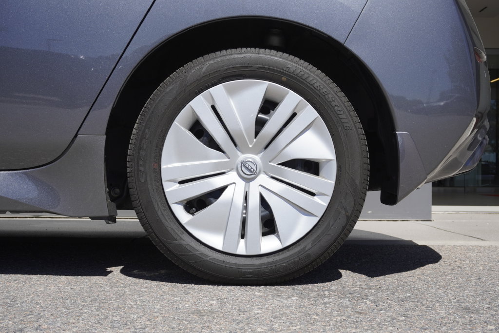 Used 2025 Nissan Leaf S FWD image 33