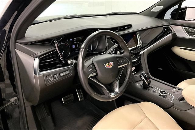 Used 2024 Cadillac XT6 Sport w/ Technology Package AWD/4WD image 16