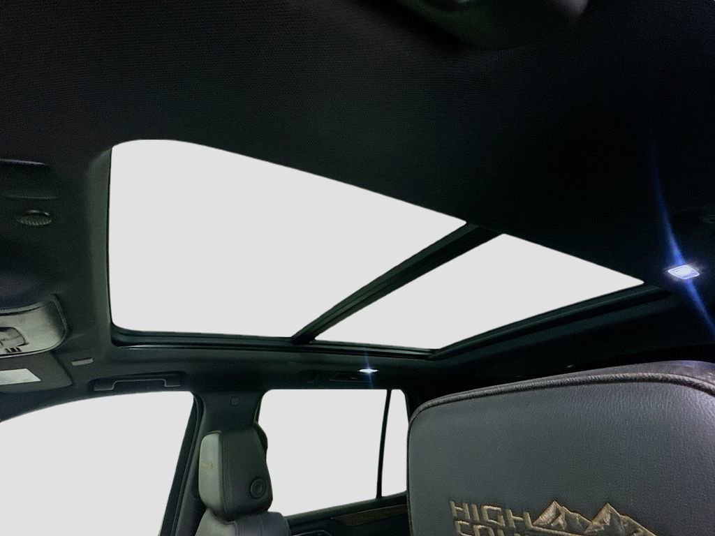 Used 2023 Chevrolet Tahoe High Country image 11