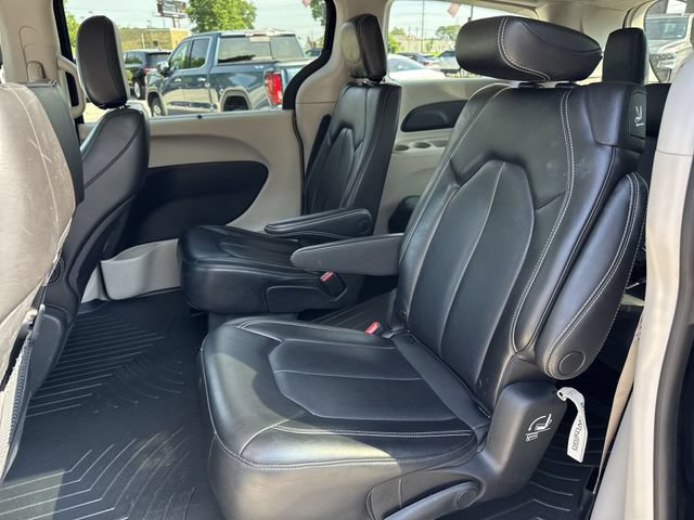 Used 2023 Chrysler Pacifica Touring-L FWD image 22