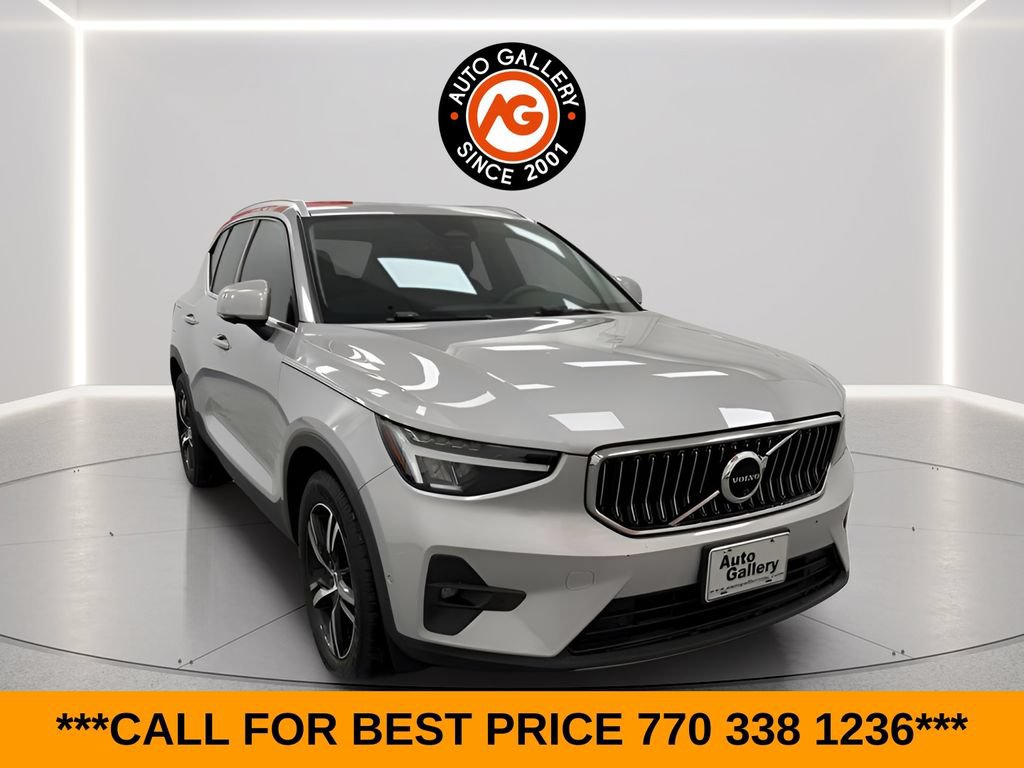 Used 2023 Volvo XC40 B5 Plus AWD/4WD image 1