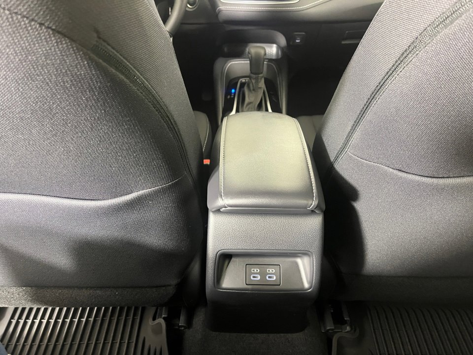 Certified 2025 Toyota Corolla SE image 33