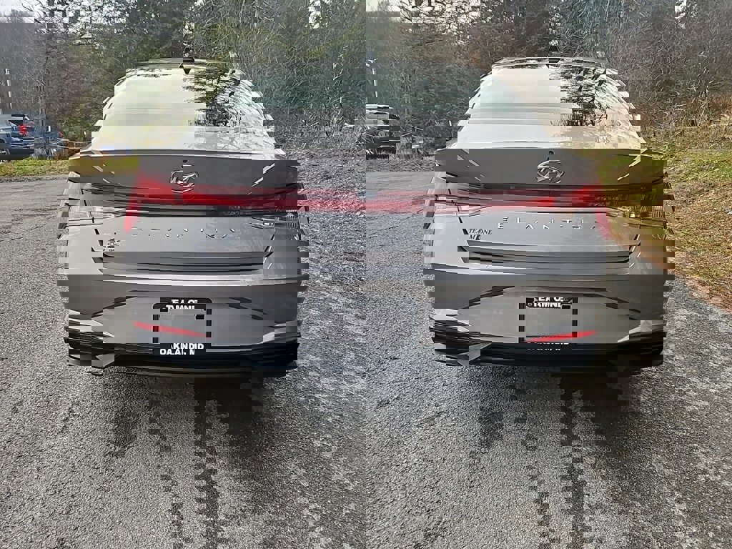 Used 2023 Hyundai Elantra SEL w/ Convenience Package image 4