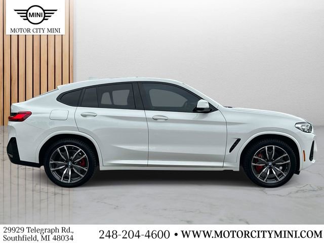 Used 2024 BMW X4 xDrive30i AWD/4WD image 2