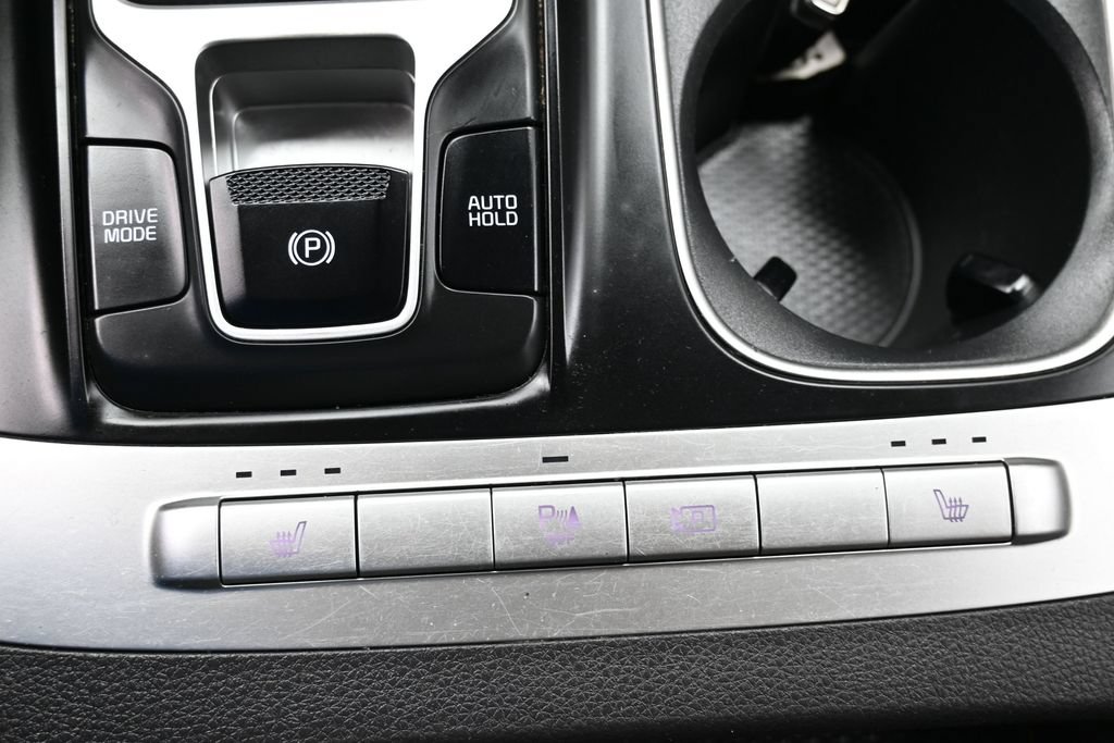 Used 2022 Kia Carnival LX FWD image 27