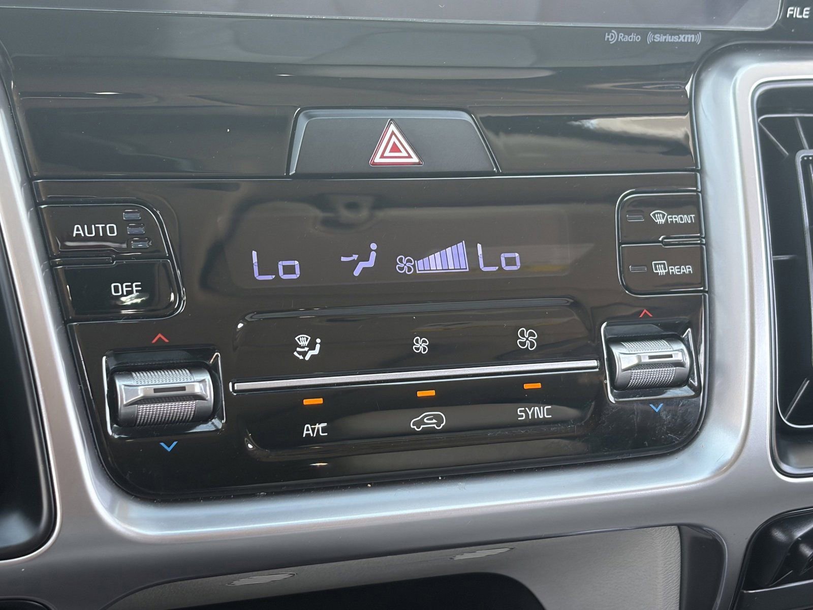 Used 2023 Kia Sorento S w/ Panoramic Sunroof Package image 30