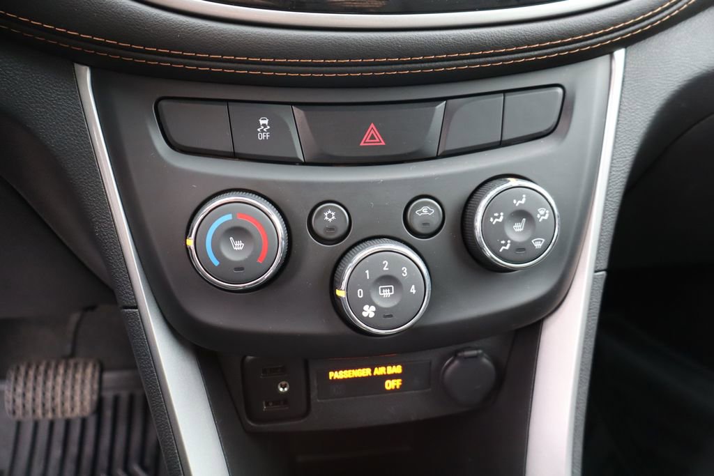 Used 2022 Chevrolet Trax LT w/ Premium Seat Package AWD/4WD image 21