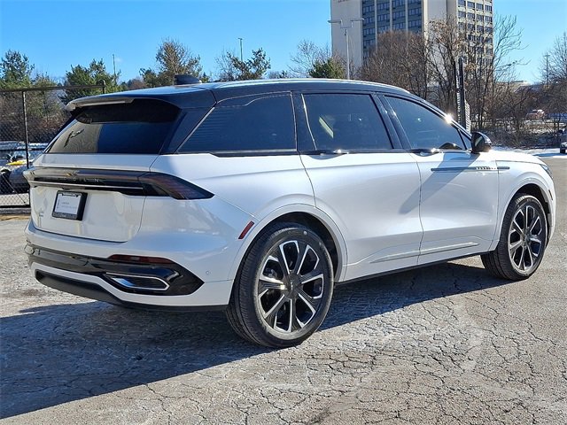 Used 2024 Lincoln Nautilus Reserve image 6