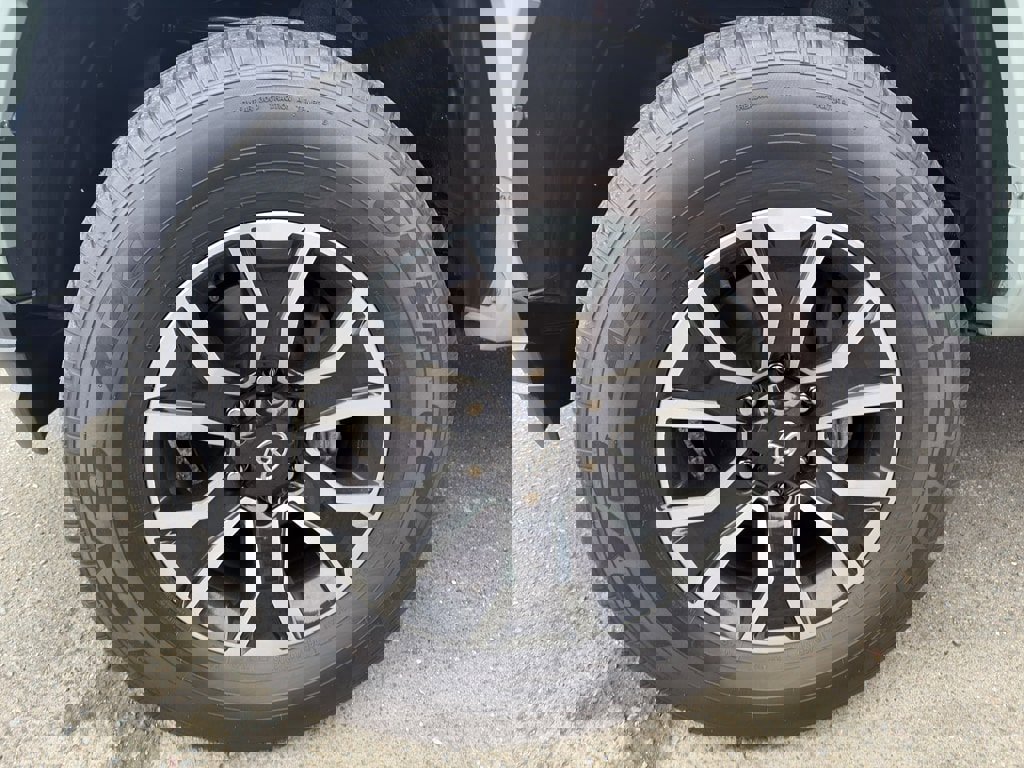 Used 2022 Toyota Tacoma TRD Sport image 2