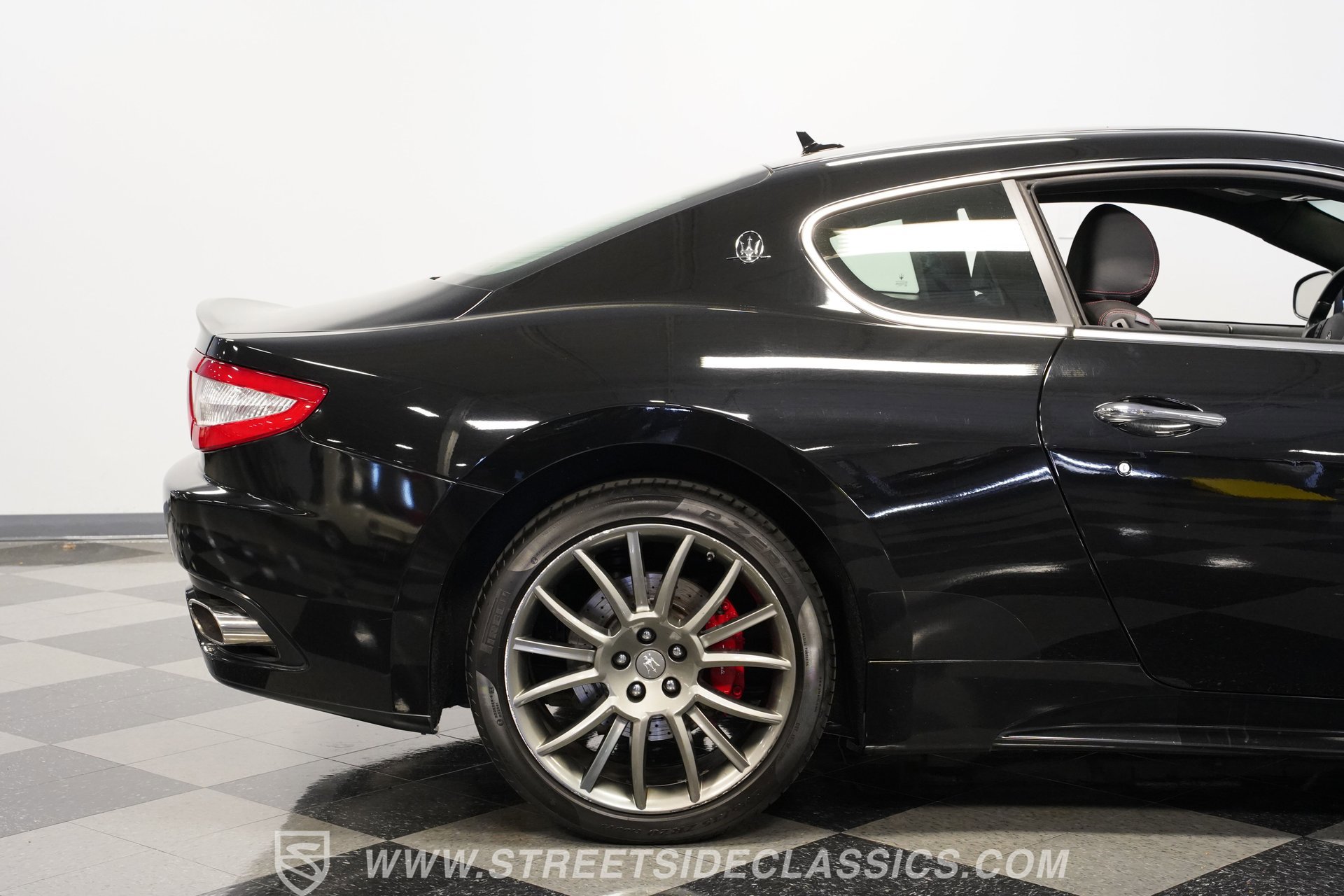 Used 2010 Maserati GranTurismo S image 30