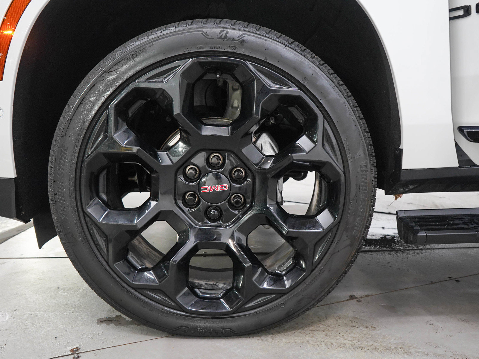 Used 2025 GMC Yukon Denali Ultimate AWD/4WD image 35