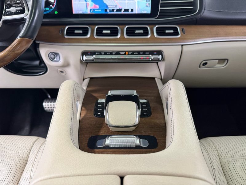 Used 2021 Mercedes-Benz GLS 580 4MATIC image 17