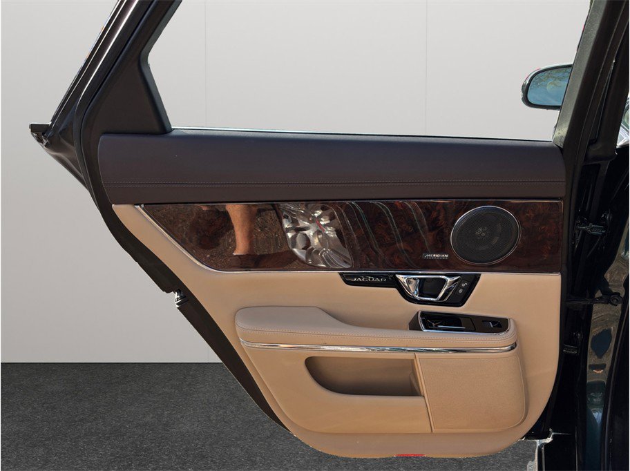 Used 2017 Jaguar XJ R-Sport image 40